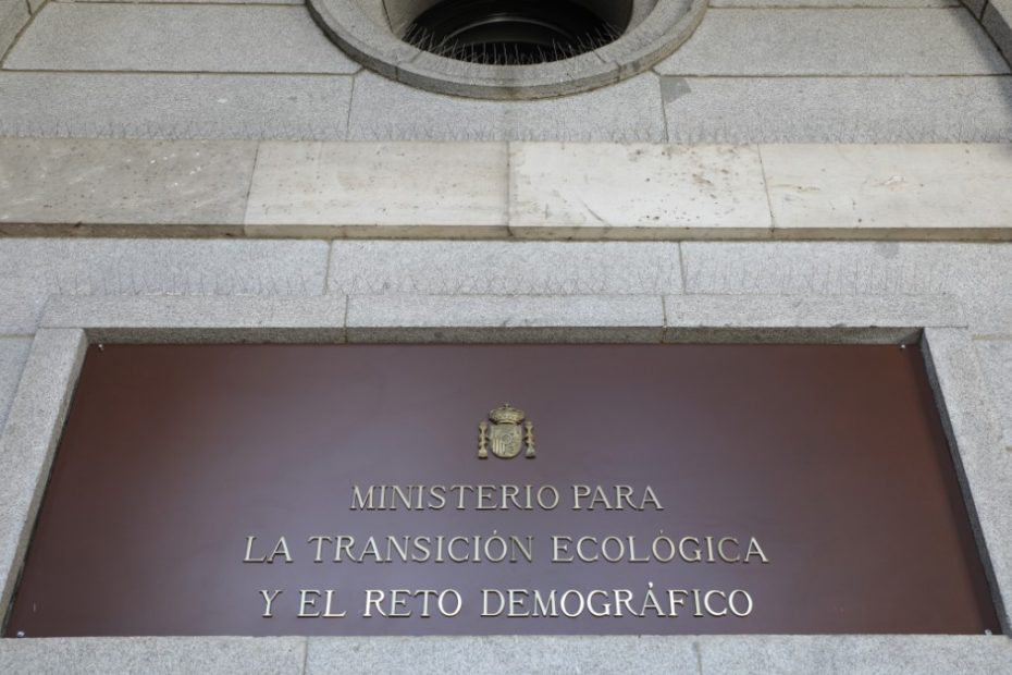 Fotografía placa Ministerio para la transición ecológica y el reto demográfico